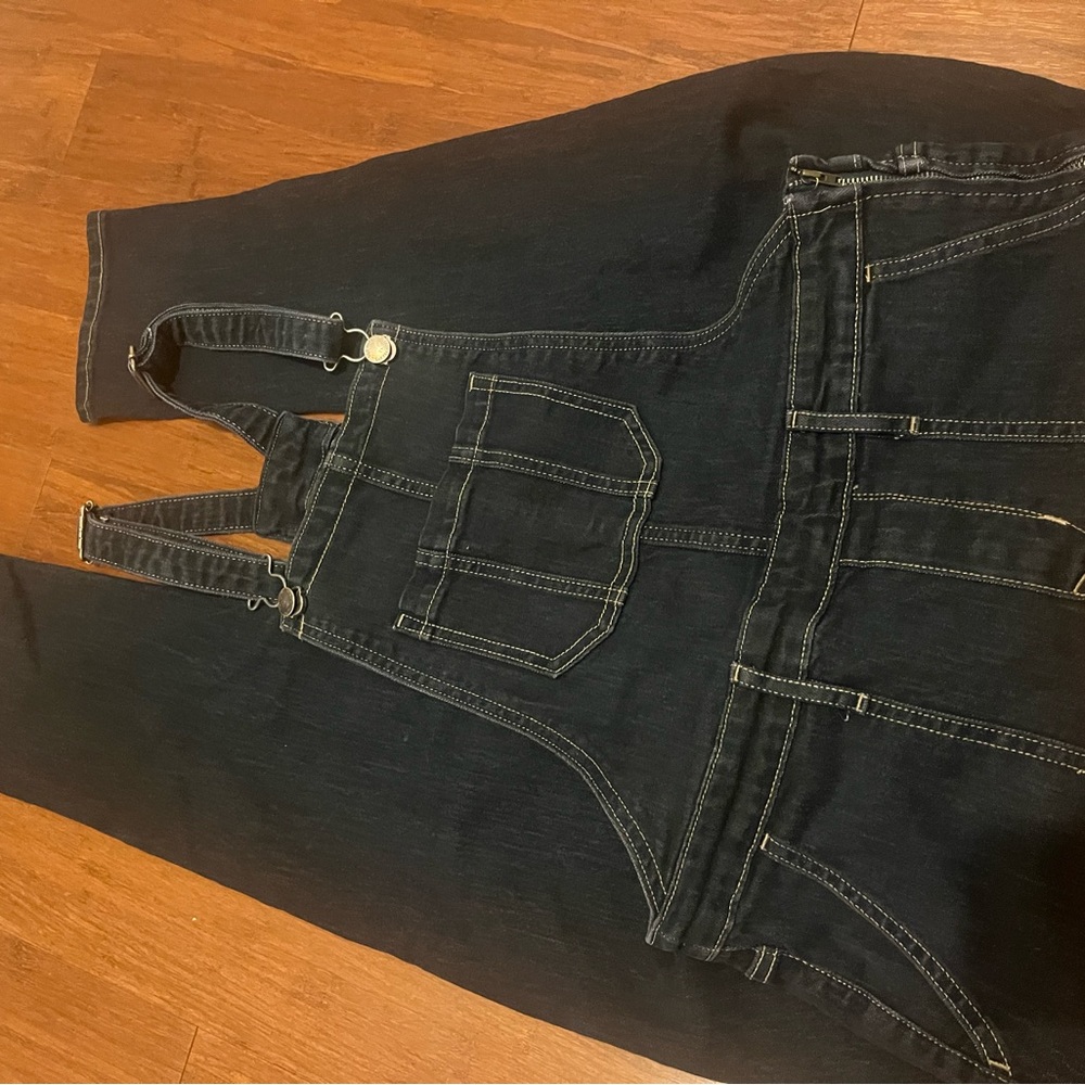 Old navy size 4 small women’s dark wash overalls